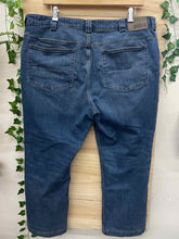 Load image into Gallery viewer, Size 42 Duluth Trading Men&#39;s Jeans
