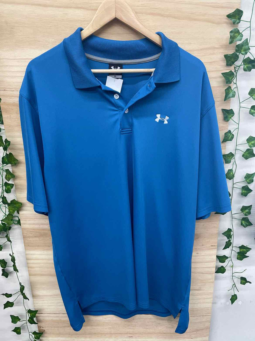 Size X-Large Under Armour Men's Short Sleeve Shirt