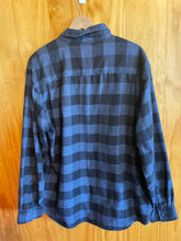 Load image into Gallery viewer, Size Large Weatherproof Vintage Men&#39;s Flannel
