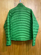 Load image into Gallery viewer, Women Size L Patagonia Green Women&#39;s Winter Jacket
