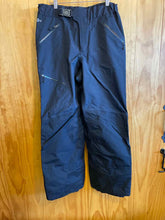 Load image into Gallery viewer, Size Large Patagonia Black Women&#39;s Snow Pants
