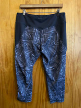 Load image into Gallery viewer, Size X-Large Patagonia Women&#39;s Leggings
