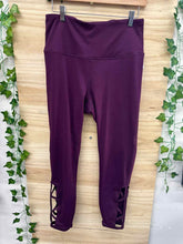 Load image into Gallery viewer, Size Large Gaiam Fuschia Women&#39;s Leggings
