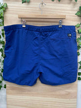 Load image into Gallery viewer, Size X-Large North Face Men&#39;s Shorts
