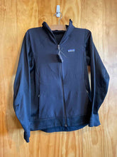 Load image into Gallery viewer, Size Small Patagonia Black Women&#39;s Long Sleeve Shirt
