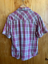 Load image into Gallery viewer, Size Medium BKE Men&#39;s Short Sleeve Shirt
