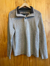 Load image into Gallery viewer, Size Medium G.H. Bass &amp; Co Men&#39;s Sweater &amp; Sweatshirt
