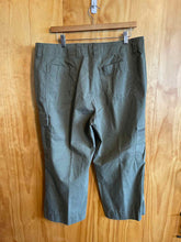 Load image into Gallery viewer, Size 14 Eddie Bauer Olive Women&#39;s Pants
