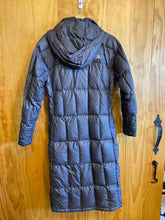 Load image into Gallery viewer, Women Size XS The North Face Gray Women&#39;s Winter Jacket
