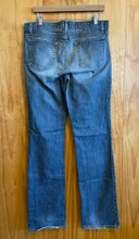 Load image into Gallery viewer, Size 12 Long Gap Blue Women&#39;s Jeans
