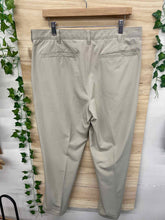 Load image into Gallery viewer, Size 36 IZOD Men&#39;s Pants
