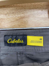 Load image into Gallery viewer, Size 46 Cabelas Men&#39;s Shorts
