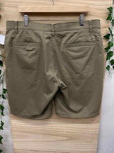 Load image into Gallery viewer, Size 38 Under Armour Men&#39;s Shorts
