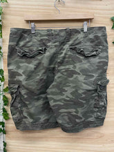 Load image into Gallery viewer, Size 38 George Men&#39;s Shorts
