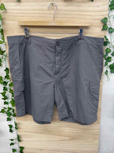 Load image into Gallery viewer, Size 46 Cabelas Men&#39;s Shorts
