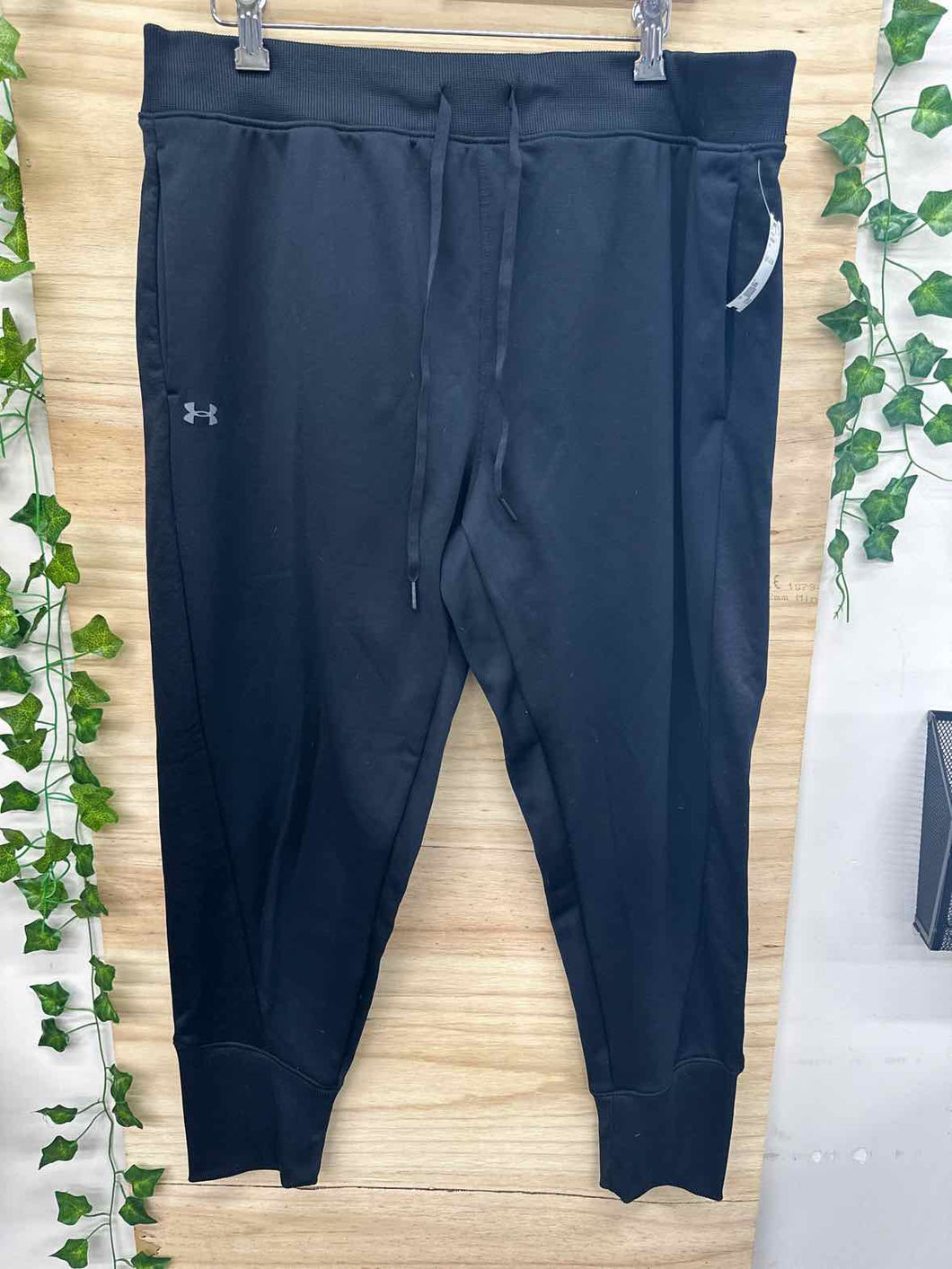 Size X-Large Under Armour Men's Pants