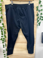 Load image into Gallery viewer, Size X-Large Under Armour Men&#39;s Pants
